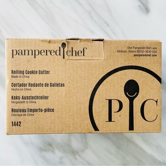 Pampered Chef•NIB•Rolling Cookie Cutter w/ (3) Changeable Stainless-Steel Heads - Picture 9 of 16